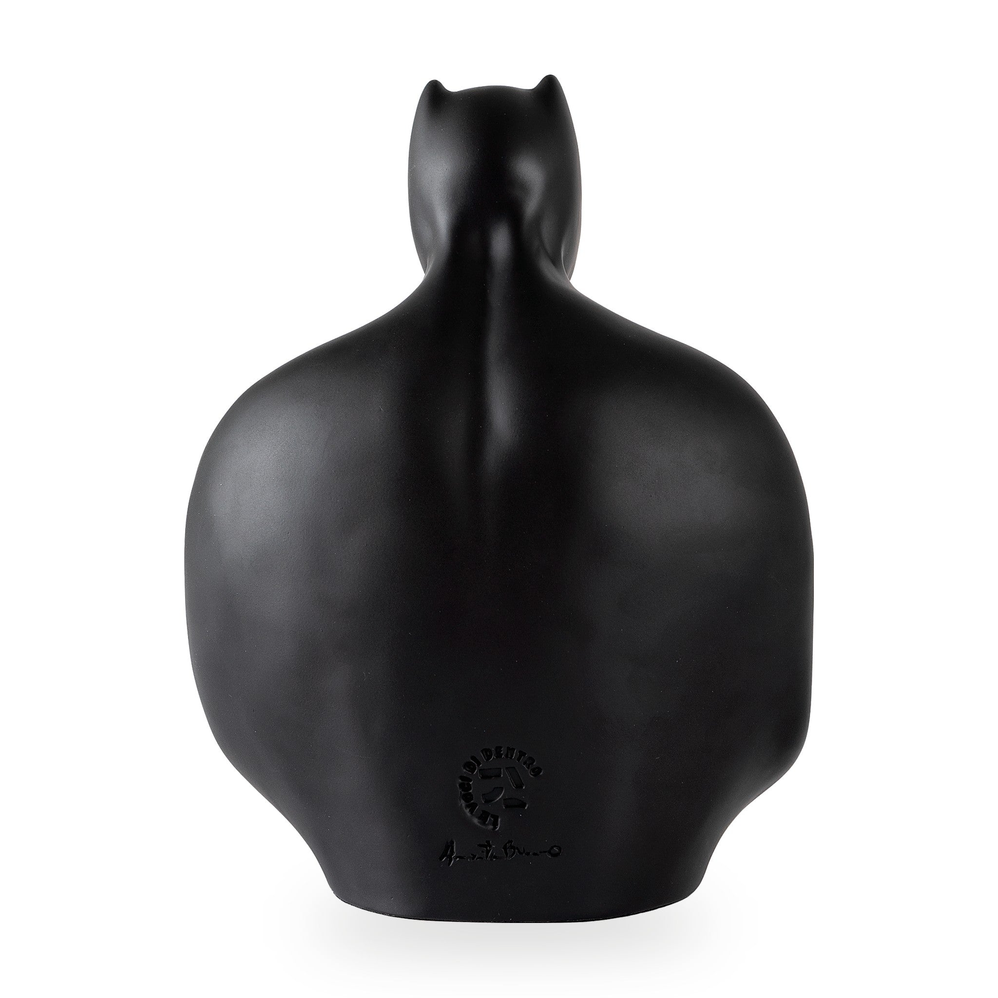 MAN IN BLACK - scultura in resina opaca nera con cuore in resina colorata rossa (vers.40x25 cm)