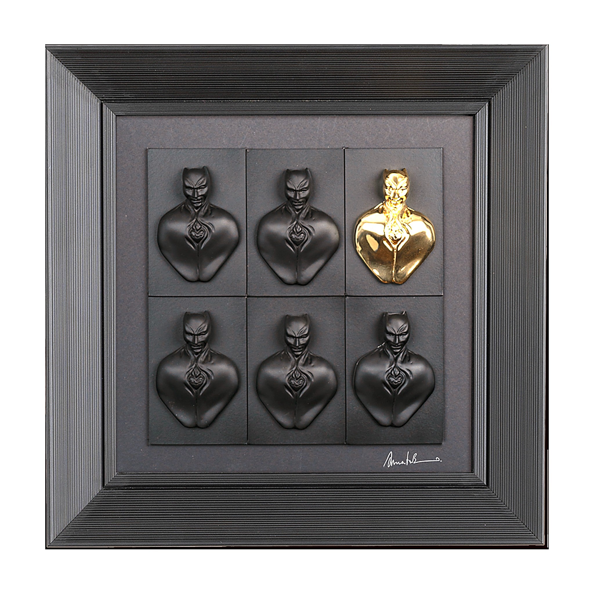 Man in black-Sculture in resina colorata nera e una oro in quadro fondo nero (vers.40x40)