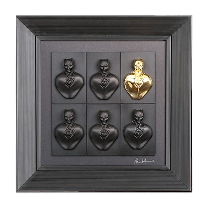 Man in black-Sculture in resina colorata nera e una oro in quadro fondo nero (vers.40x40)