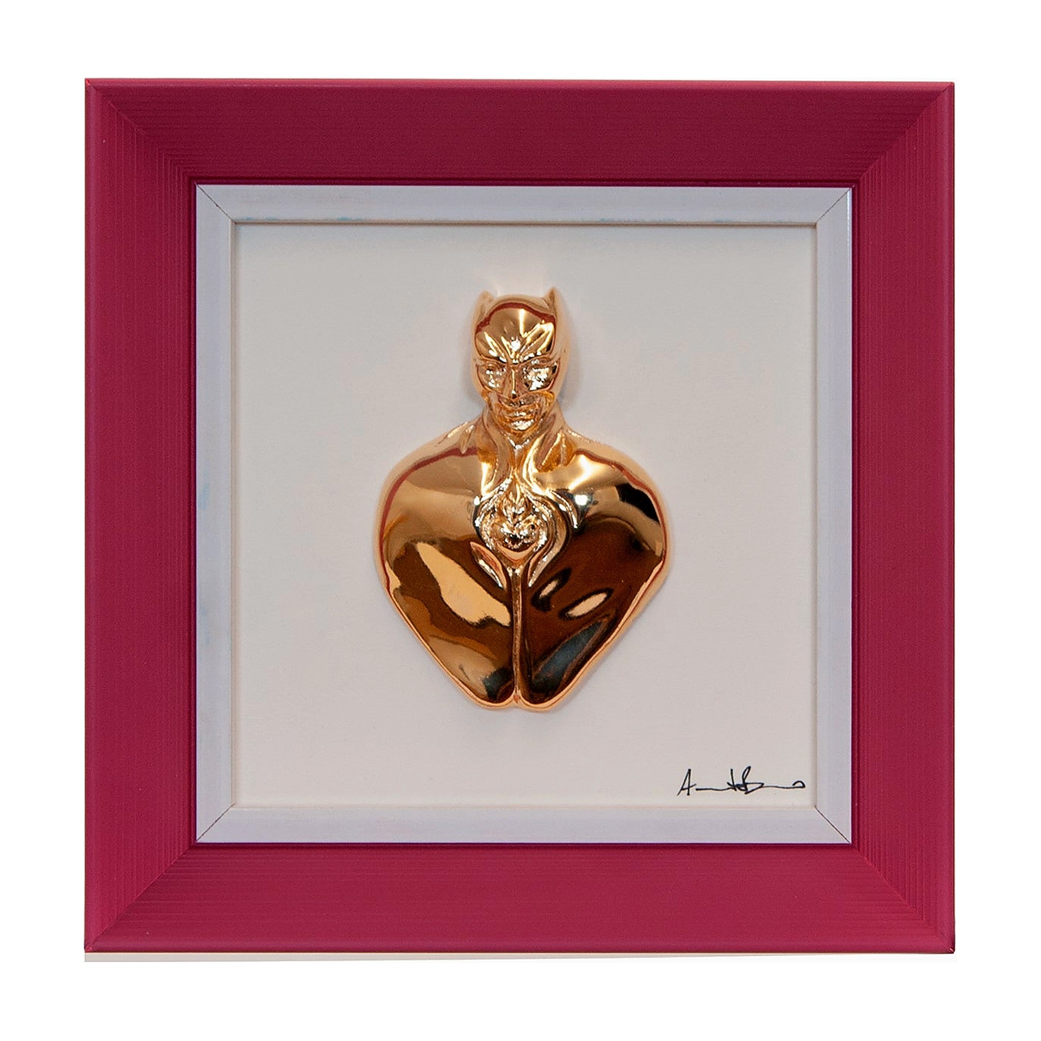Man in color-scultura in resina lucida oro arancione con cornice fuchsia in quadro fondo bianco