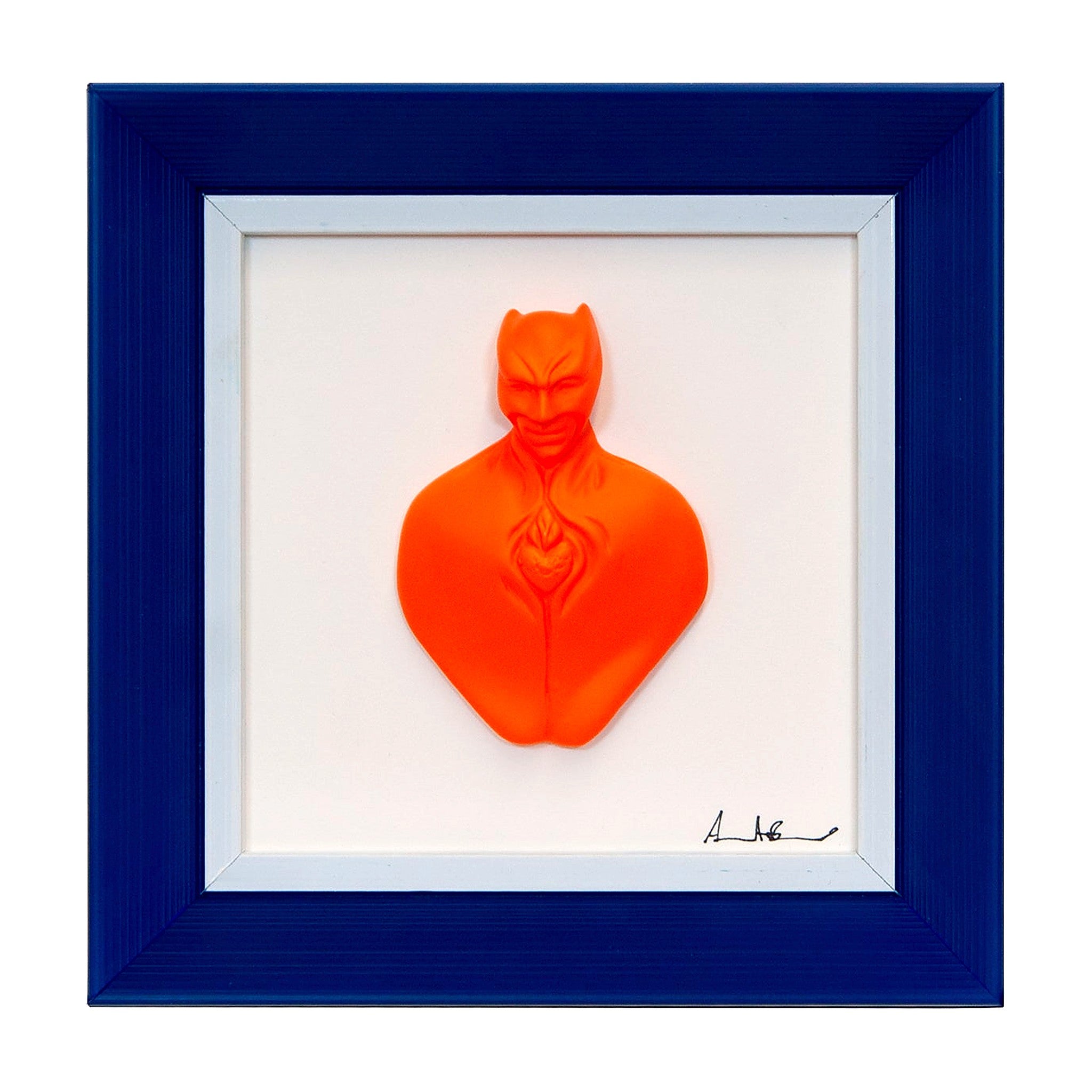 Man in color-scultura in resina opaca arancione con cornice blu in quadro fondo bianco
