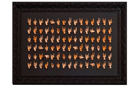 Multimani - quadro fondo nero con sculture in resina cromata oro e rame e protetto da cornice artigianale italiana