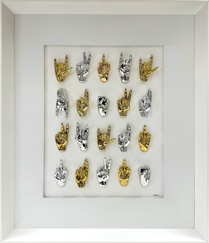 Multimani - sculture in resina cromata argento e oro in quadro fondo bianco con cornice artigianale italiana (vers.60x70)