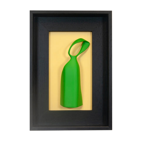 Fides qua - scultura in resina colorata verde trasparente su quadro fondo nero