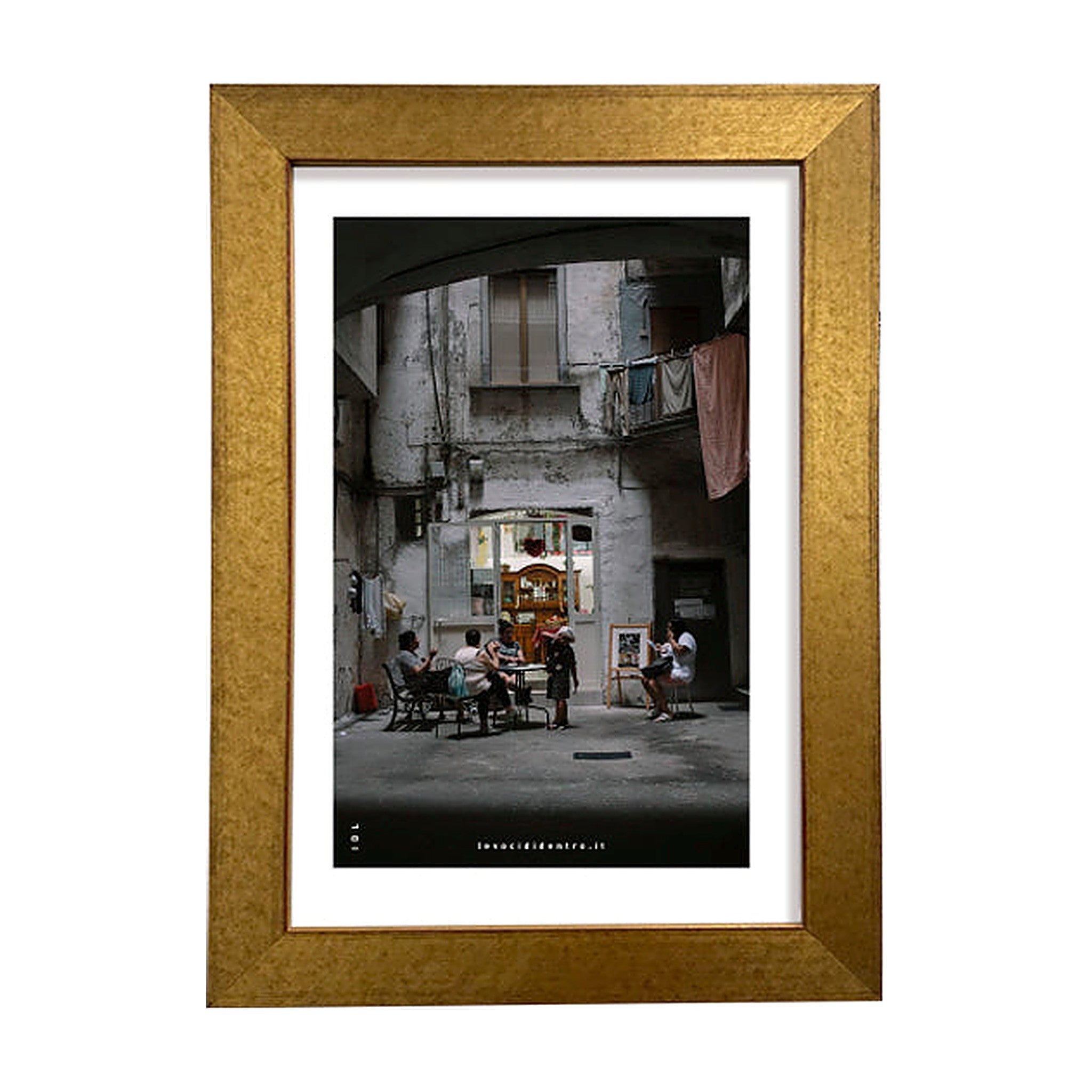 'O vascio -stampa fotografica su Napoli con cornice artigianale italiana