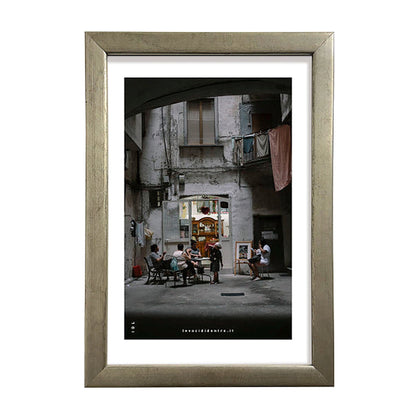 'O vascio -stampa fotografica su Napoli con cornice artigianale italiana