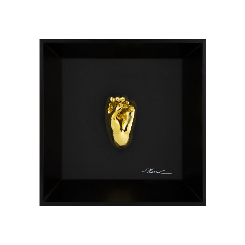 Speak, speak and then don't do anything - the language of the hands with sculpture in chromed resin on a black background painting with an Italian handcrafted frame