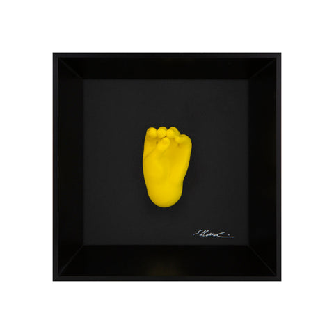 Parl parl e poi nun fai nient - il linguaggio delle mani con scultura in resina su quadro fondo nero con cornice artigianale italiana