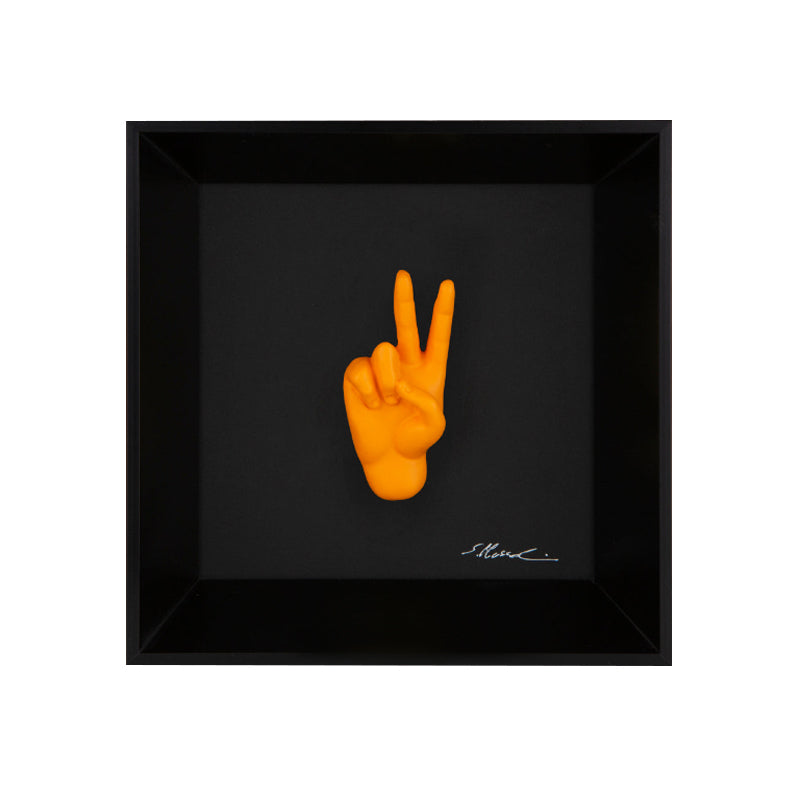 Prufessó, posso andare in bagno? - il linguaggio delle mani con scultura in resina colorata su quadro fondo nero con cornice artigianale italiana