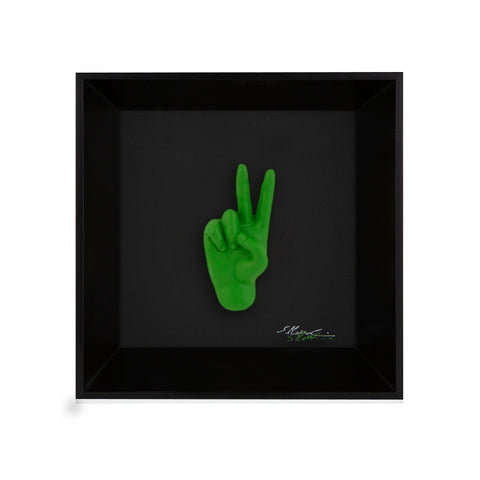 Prufessó, posso andare in bagno? - il linguaggio delle mani con scultura in resina colorata su quadro fondo nero con cornice artigianale italiana