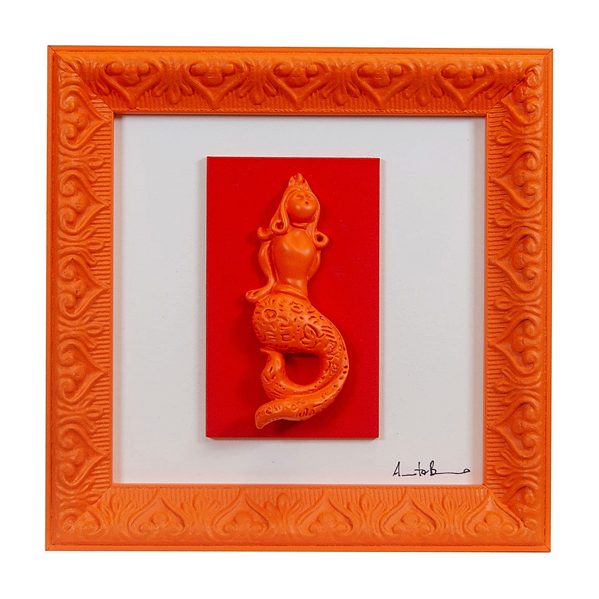 Regina Partenope - scultura in resina colorata arancio della sirena Regina Partenope su cartoncino rosso in cornice artigianale italiana