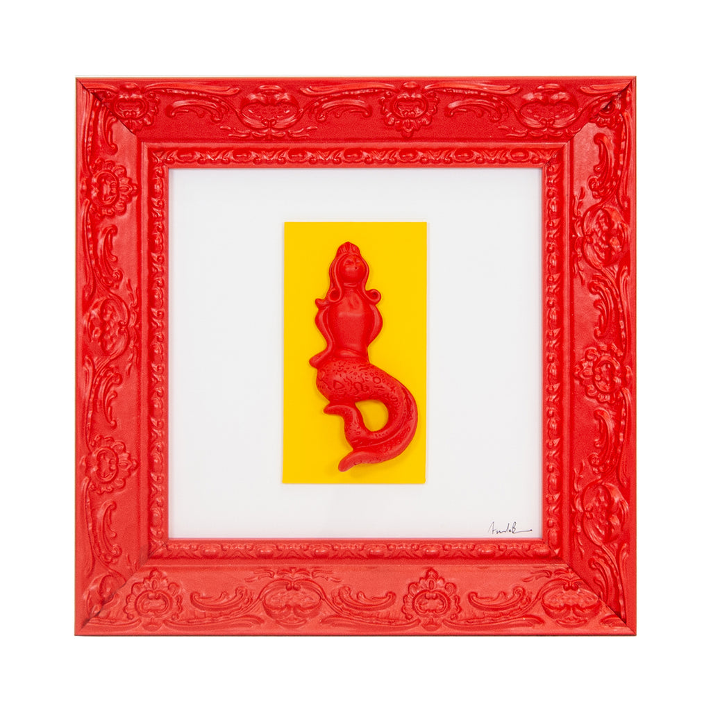 Regina Partenope - scultura in resina colorata rosso della sirena Regina Partenope su cartoncino argento foglia in cornice artigianale italiana