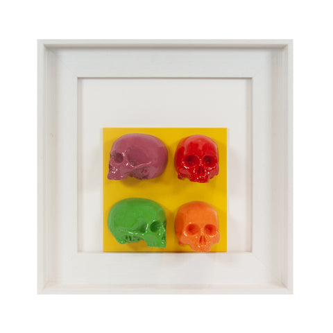 'E capuzzelle, il Culto delle Anime Pezzentelle - Teschi in sculture di resina colorata su cartoncini colorati su fondo bianco in cornice artigianale italiana (vers.30x30)