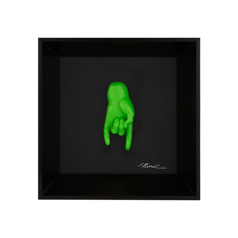 Tié tiè - il linguaggio delle mani con scultura in resina su quadro fondo nero con cornice artigianale italiana