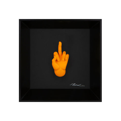 Ma Vafancul - il linguaggio delle mani con scultura in resina su quadro fondo nero con cornice artigianale italiana