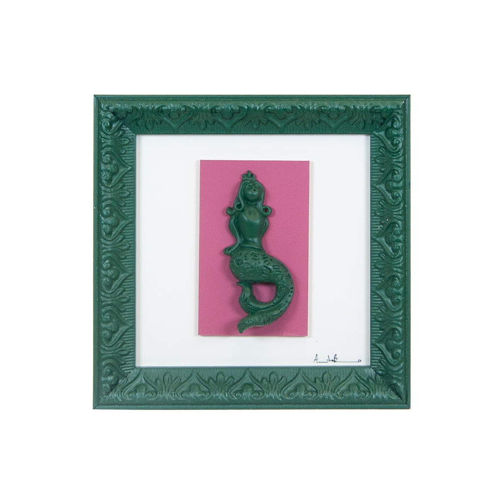 Regina Partenope - scultura in resina colorata verde della sirena Regina Partenope su cartoncino oro foglia in cornice artigianale italiana