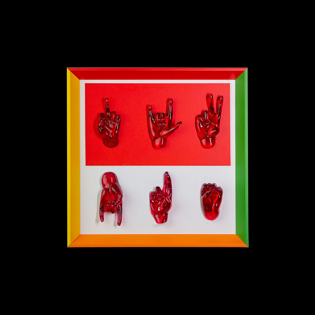 Multimani - sculture in vetroresina su quadro bicolore con cornice artigianale italiana 30x30