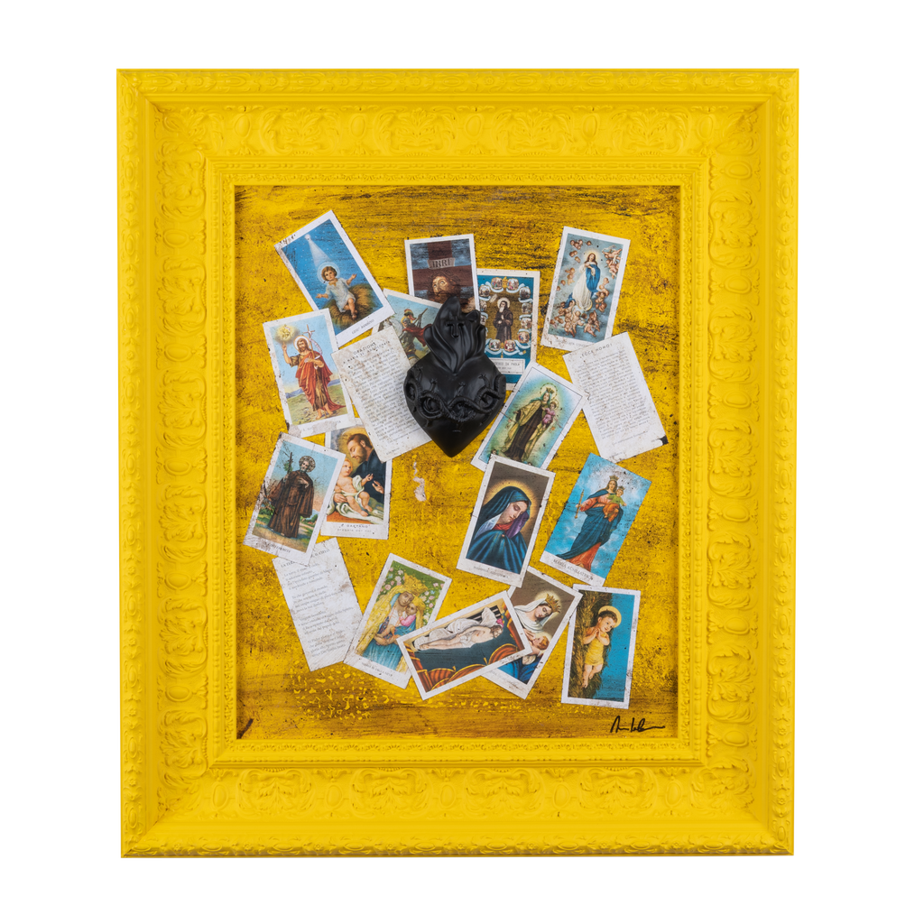Devozione, edicola votiva - sculture in resina colorata con grafiche su quadro giallo (vers. 59x69)