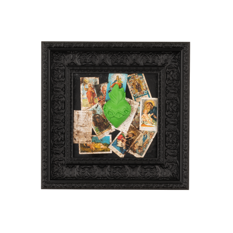 Devotion, votive aedicule - sculptures in colored resin with graphics on a black frame (47x47 vers.)