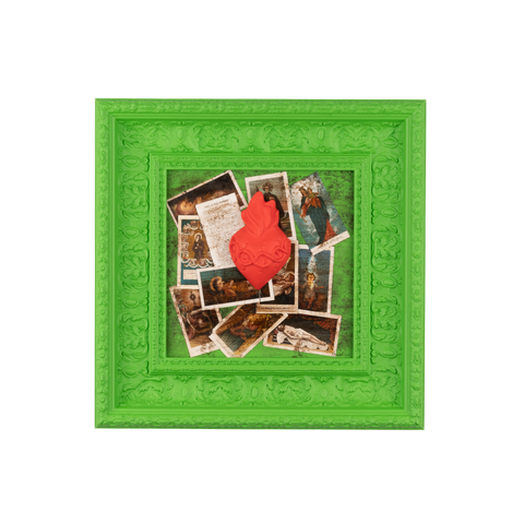 Devozione, edicola votiva - sculture in resina colorata con grafiche su quadro verde (vers. 47x47)