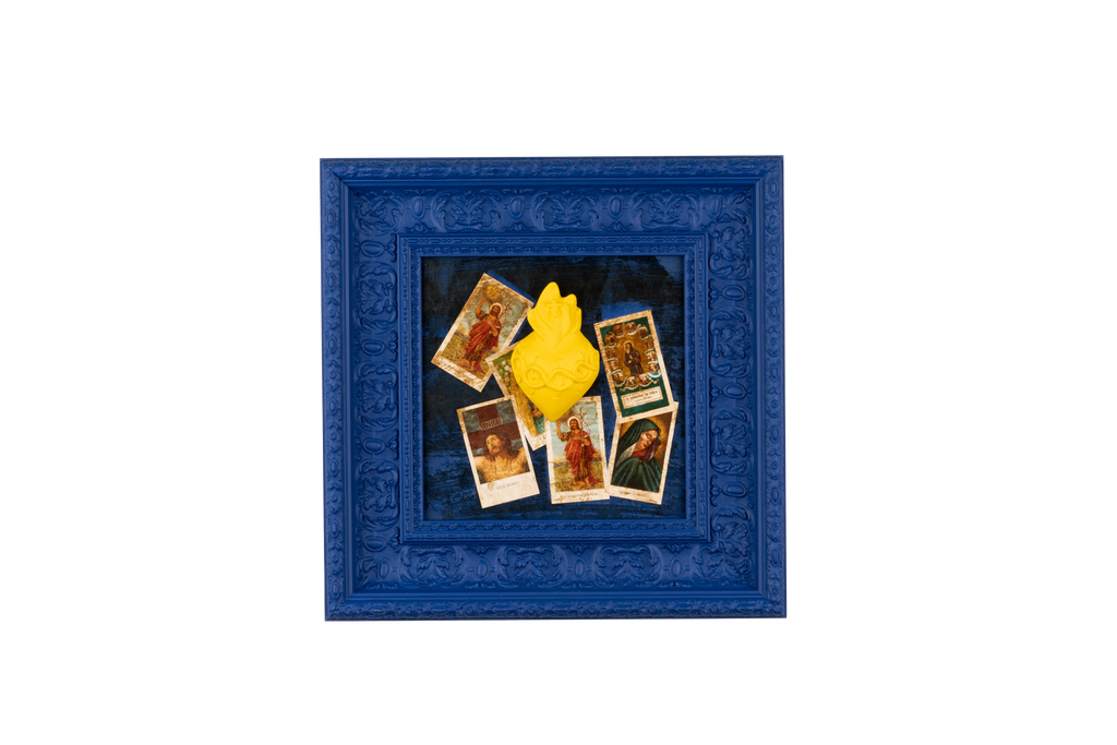 Devozione, edicola votiva - sculture in resina colorata con grafiche su quadro blu (vers. 47x47)