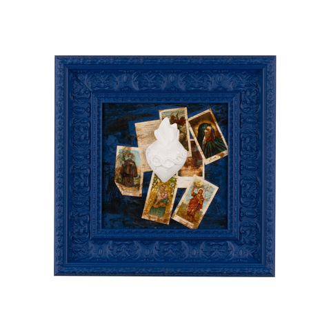 Devozione, edicola votiva - sculture in resina colorata con grafiche su quadro blu (vers. 47x47)