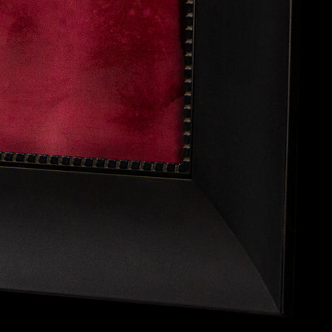Nigrum Cordis - scultura in legno con spine e chiodi in ferro su quadro fondo red dark protetto da cornice artigianale italiana (72x72)
