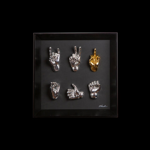 Multimani - sculture in resina SHINY argento e oro su quadro fondo nero con cornice artigianale italiana 30x30